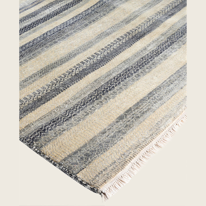 Beige Traditional Savannah Wool Rug - 9' x 12'4"
