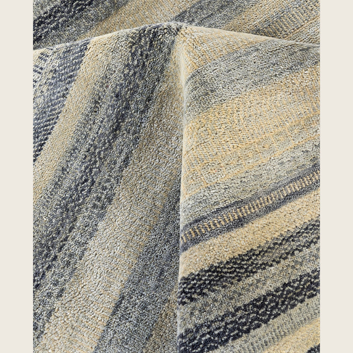 Beige Traditional Savannah Wool Rug - 9' x 12'4"