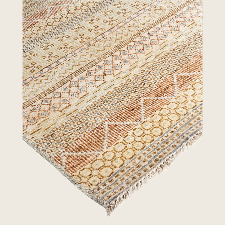 Beige Traditional Savannah Wool Rug - 9'3" x 12'3"