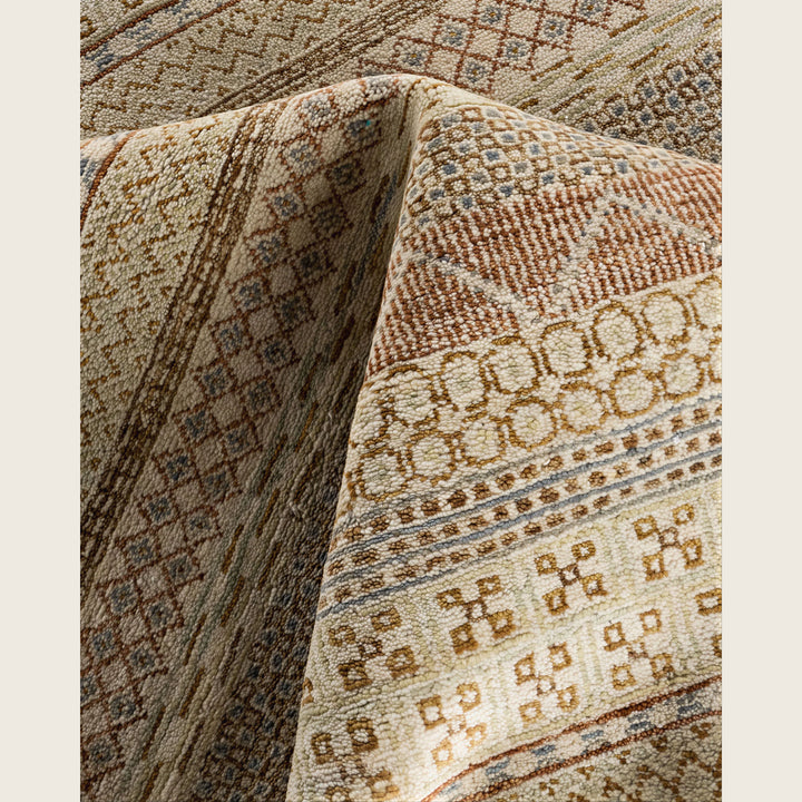 Beige Traditional Savannah Wool Rug - 9'3" x 12'3"