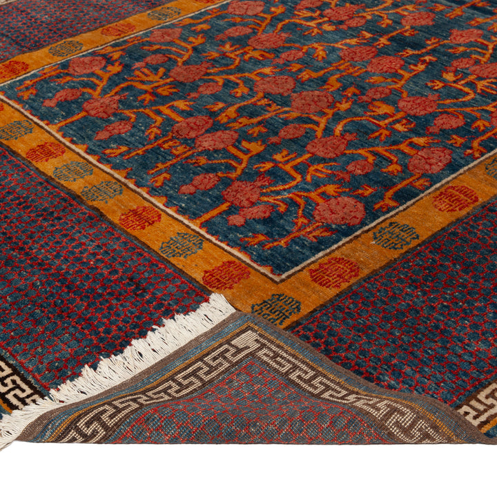 Vintage Traditional Wool Rug - 6'3" x 11'6"