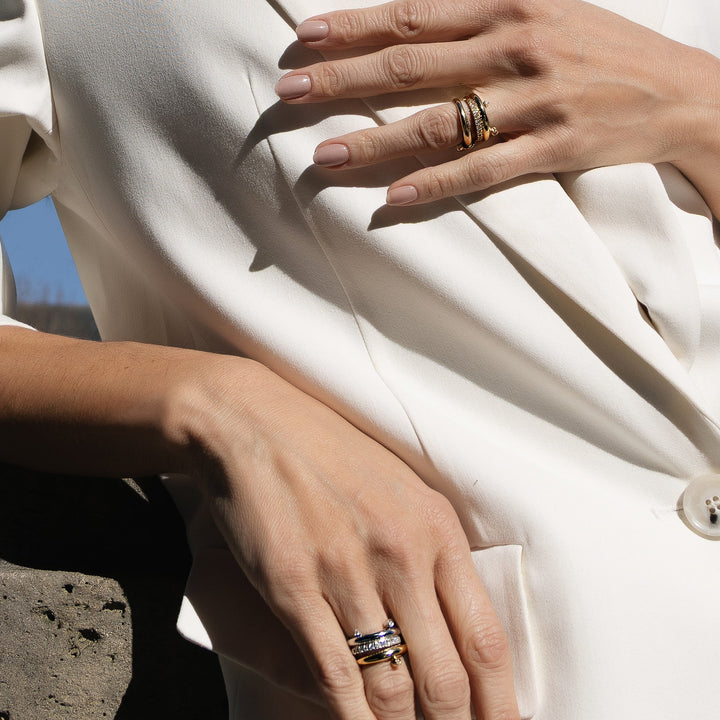 Curve Ring With Singular Diamond