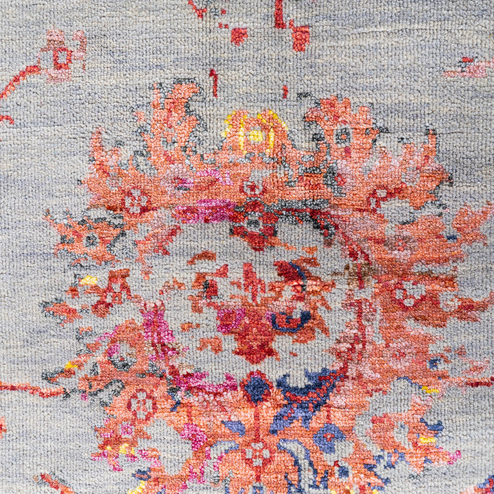 Grey Traditional Wool Silk Blend Rug - 8'1" x 10'1"