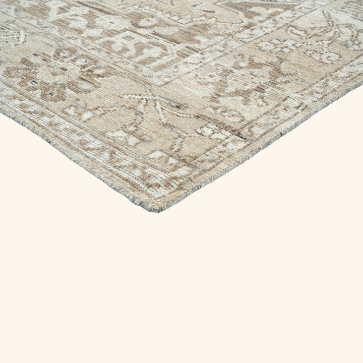 Ivory Traditional Wool Rug - 8' x 10'