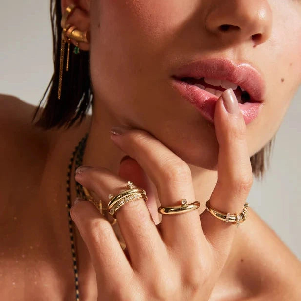 Curve Ring With Singular Diamond