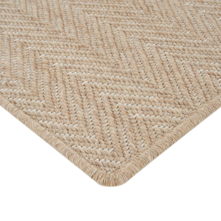 Close-up of herringbone pattern woven rug with neat border finish.