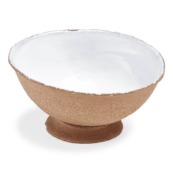 Ceramic bowl with rustic charm, blending traditional craftsmanship and modern style.