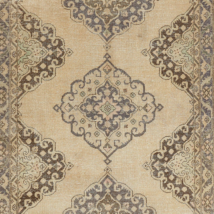 Exquisite Persian/Oriental carpet with intricate floral and geometric motifs