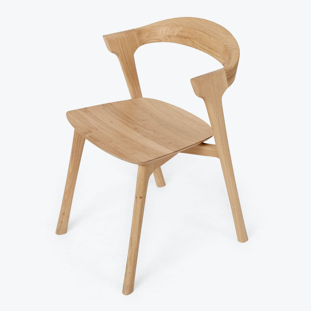 Minimalist wooden chair with curved backrest and seamless design