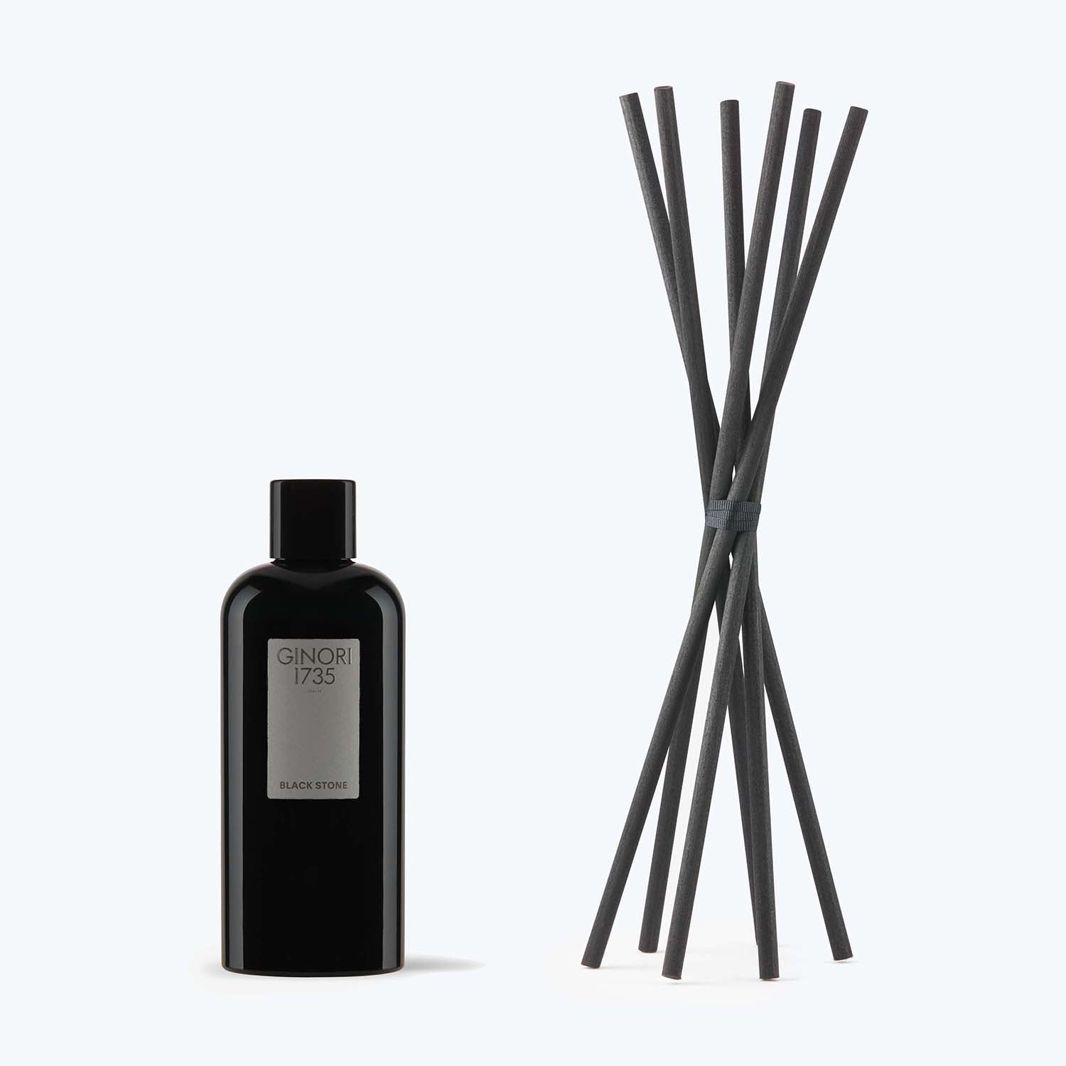 Black diffuser bottle with GINORI 1735 label, accompanied by reed sticks