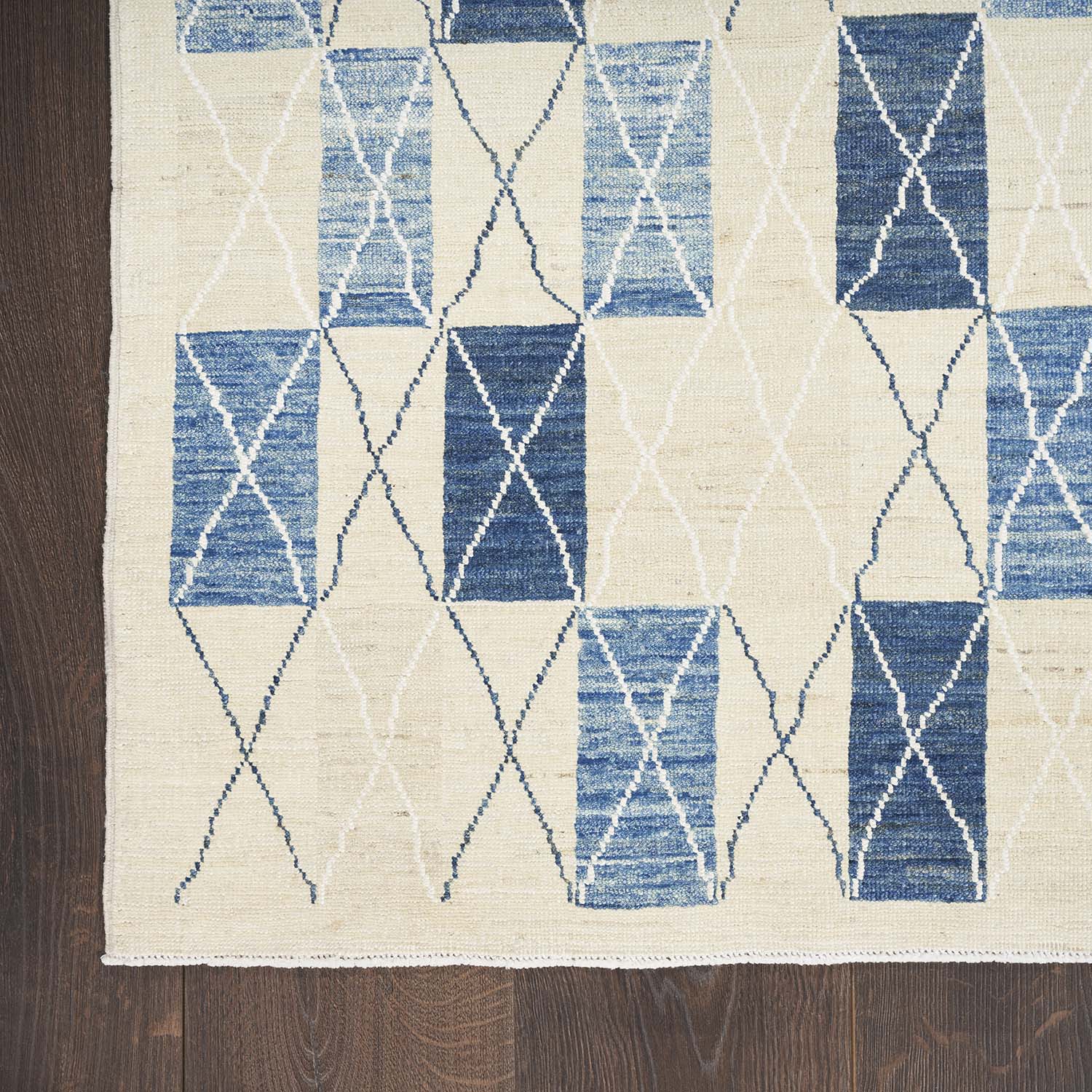 Abstract geometric rug with diamond shapes in blue on cream background