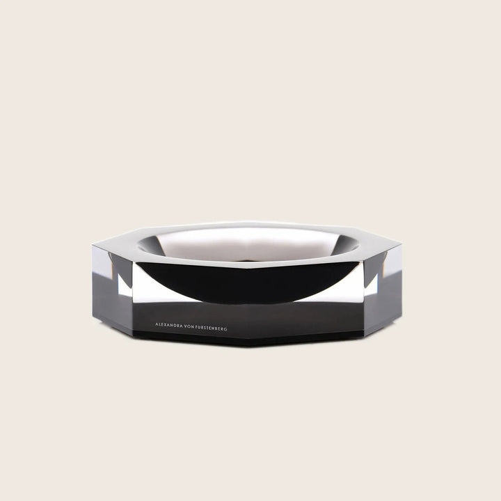 An elegant and minimalist ashtray reflecting luxury and sophistication.