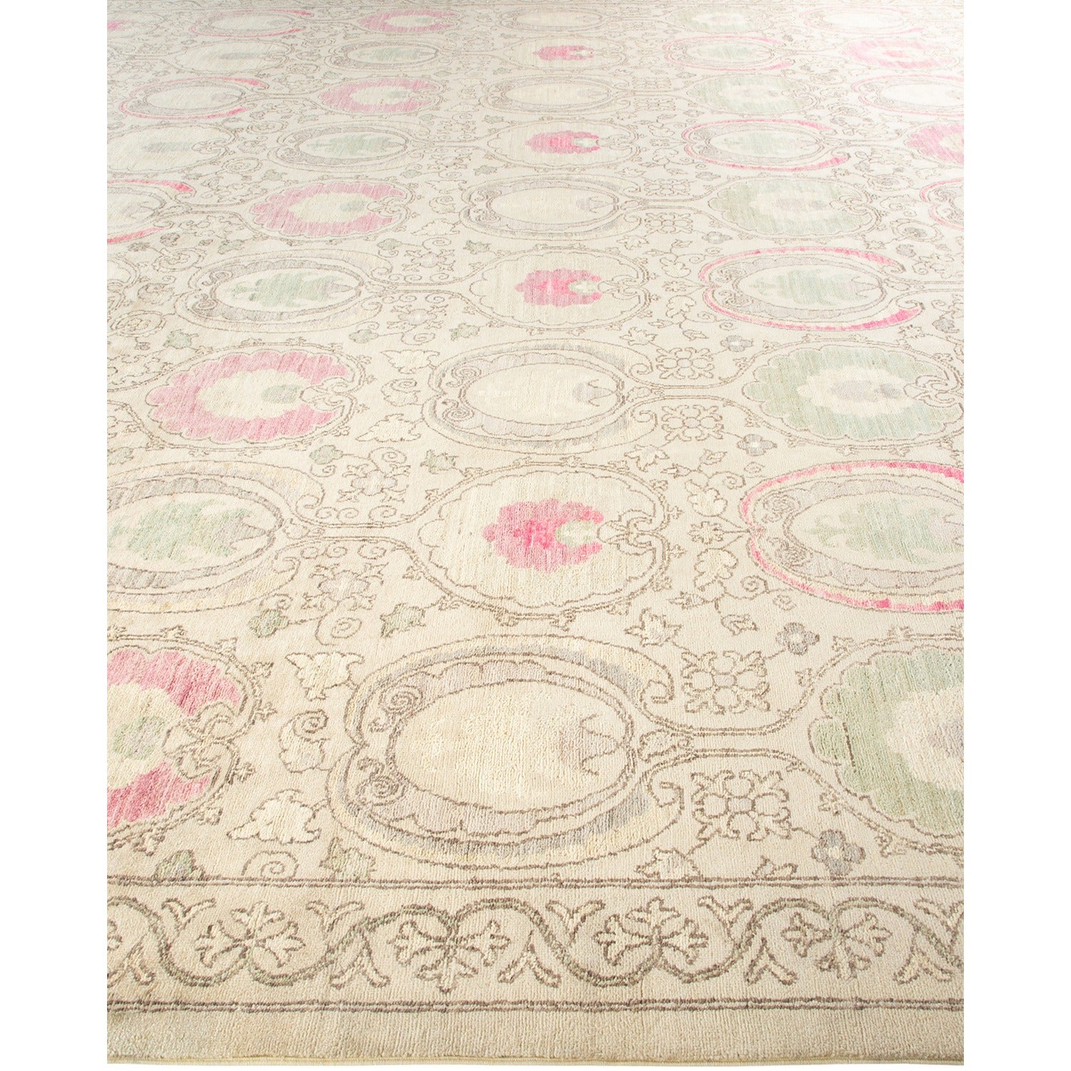 Large area rug with circular medallion pattern in vintage style