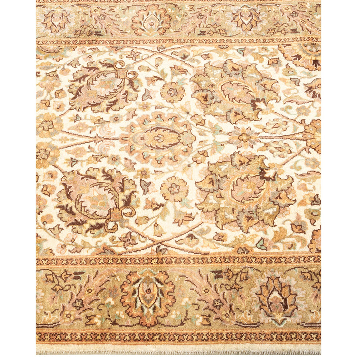 Intricate and meticulously crafted, this traditional rug showcases exquisite floral motifs.