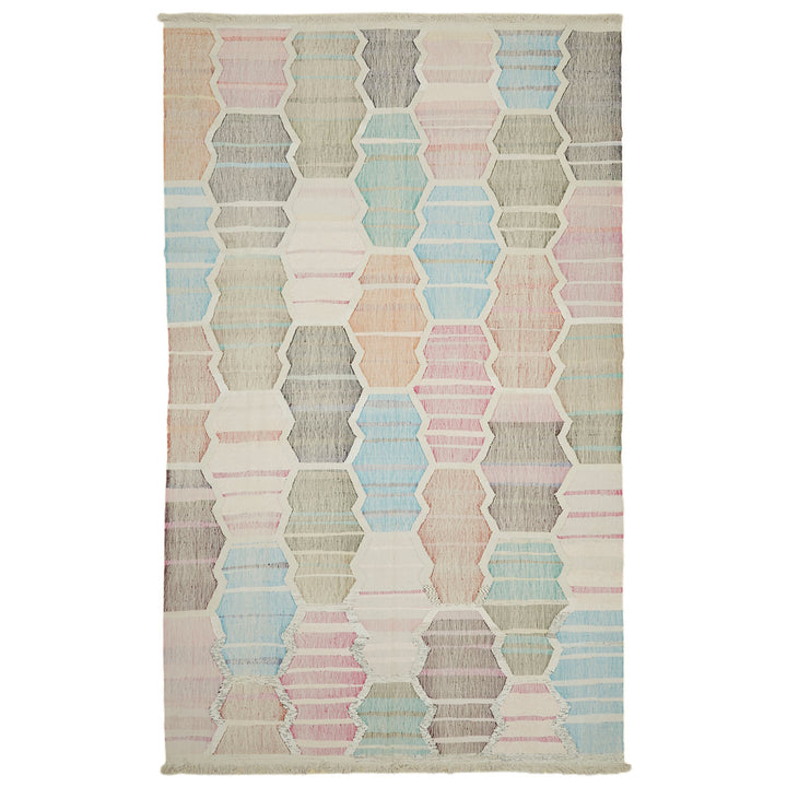 Geometric rug with pastel gradient and clean edges, high quality.