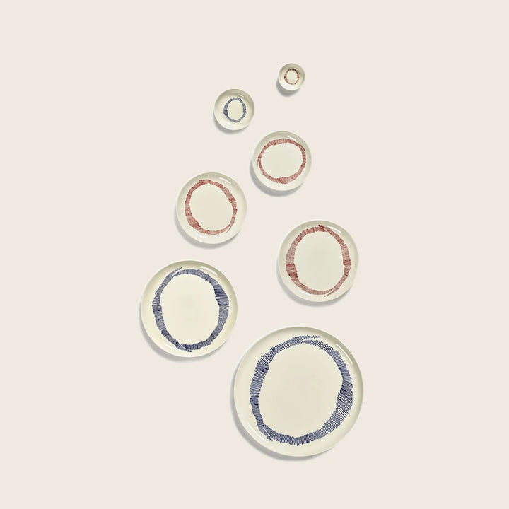 Modern ceramic plates with concentric circle design in blue and pink.
