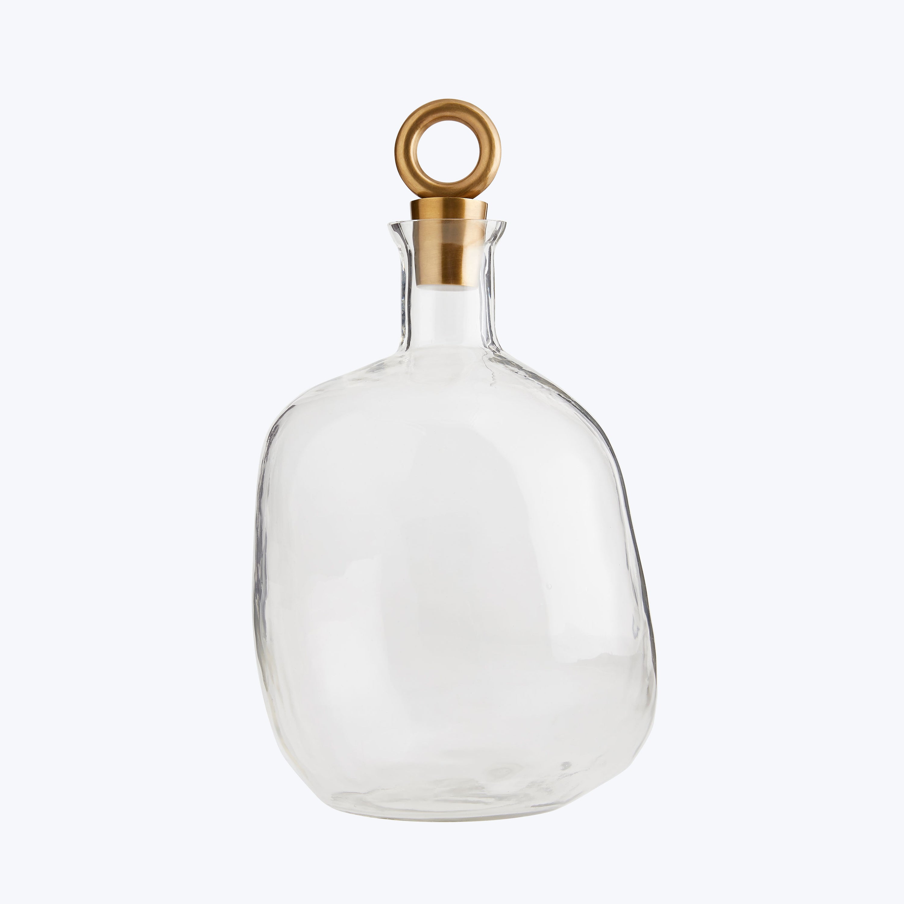Elegant glass decanter with gold-toned stopper, perfect for beverages.